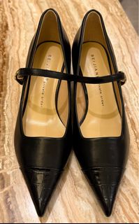 黑色皮革高跟鞋64239557139587110