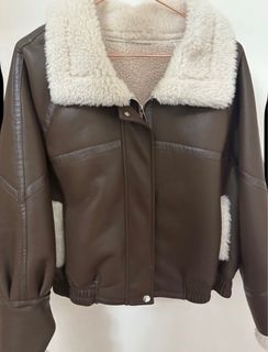 棕色仿皮革外套配羊羔毛衣領64239557416706110