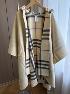 Burberry 博柏利 SS24 Logo 刺繡連帽休閒斗篷披風女款石色100 % 山羊絨嘅材質，雙面可用！64238735860610110