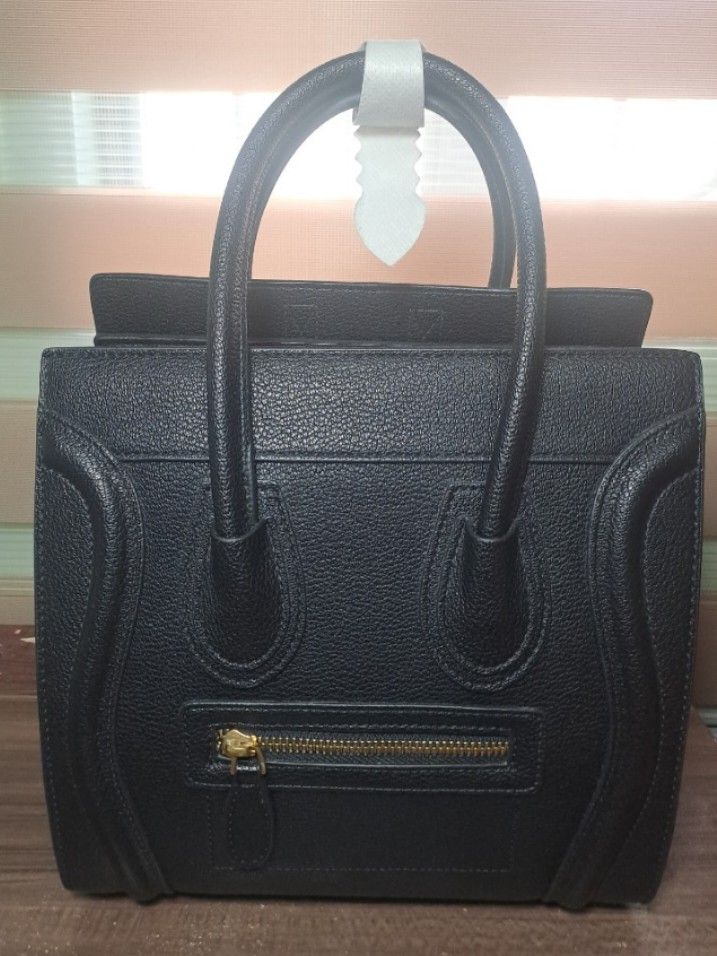 Celine Black Leather Handbag (dupe) (Category: Luxury Bags & Wallets) located in Manila. Submitted by kmngla (Listing ID 1399493734, Image 1). Description: .