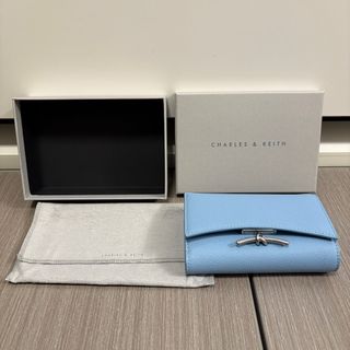 Charles & Keith 扭結釦皮夾 - Light Blue64241807443331110