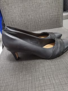 Clarks heels, worn indoors once, only accepting shipping fee64236320569089110
