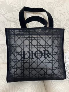 全新Dior Beauty絲絨包邊網面手袋 （容量大）64236132802177110