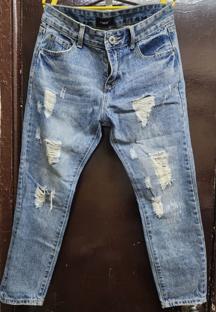 Distressed Jeans - Size M (Category: Jeans) located in Las Pinas. Submitted by yramerim (Listing ID 1399535751, Image 1). Description: Size: medium to semi large Mode of payment: Gcash,maya or rcbc Courier: LBC PLEASE MANAGE YOUR EXPECTATIONS. PRELOVED ITEMS NO CANCELLATION NO COD NO RETURN/NO EXCHANGE - Light blue distressed jeans - Size: M - Features ripped details on the front - Two back pockets - Made in China.