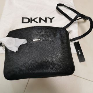 DKNY 厚牛皮黑色凹凸紋多格拉鏈斜孭袋/ black leather soft leather crossbody bag64234489906946110