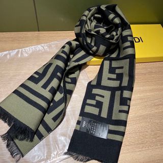 💎品質保障💎FENDI 矩形黑色羊毛真絲針織圍巾尺寸：180*35cm64239069649027110