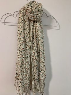 Floral scarf 碎花薄頸巾64236911636355110