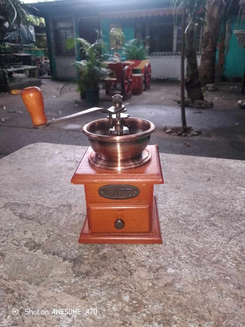 For sale coffee grinder (Category: Coffee Machines & Makers) located in Caloocan City. Submitted by kaymatias (Listing ID 1399451111, Image 1). Description: for sale coffee grinder working.