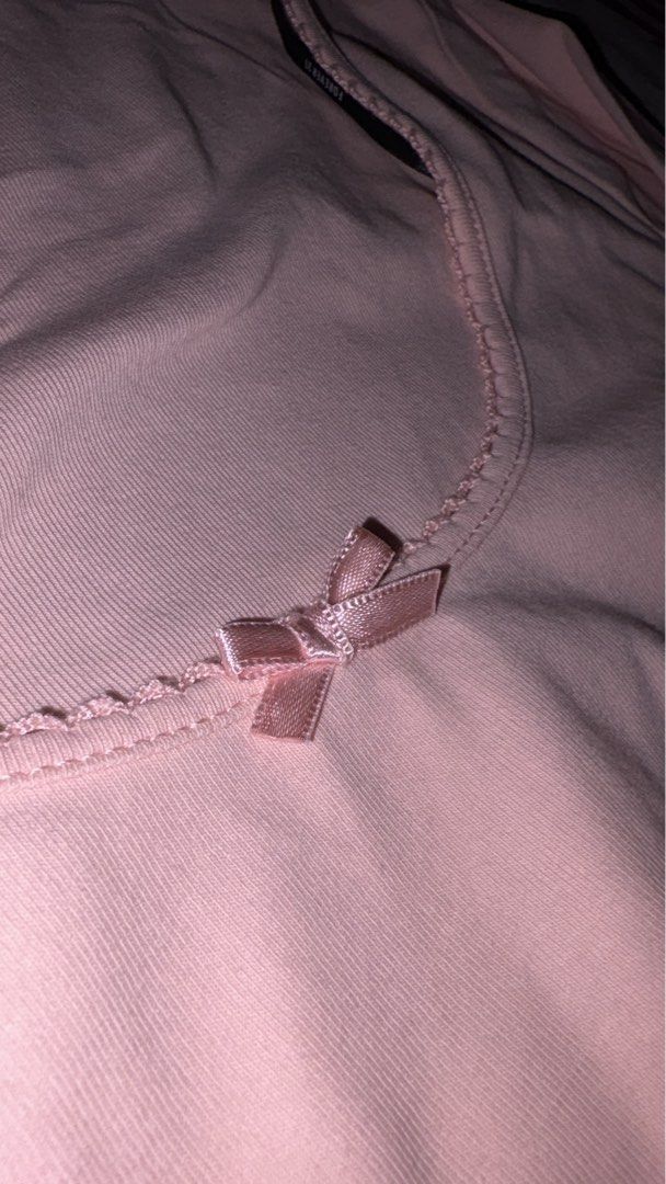 forever 21 baby pink top (Category: Longsleeves) located in Muntinlupa City. Submitted by myous.ph (Listing ID 1399612283, Image 2). Description: — last price posted, no more haggling — mod: j&t / lalamove — mop: gcash (payment first basis) — buyer will shoulder sf — loc: muntinlupa.