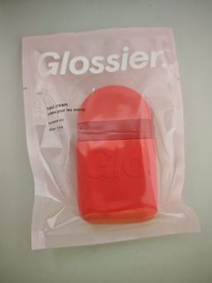 Glossier Hand Cream 60ml (sealed bag 全新未開封-🥰香水護手霜 ). What it is: A supercharged hand cream with a fast-absorbing, never-greasy formula, in the signature Glossier You scent. NEW64238890142466110