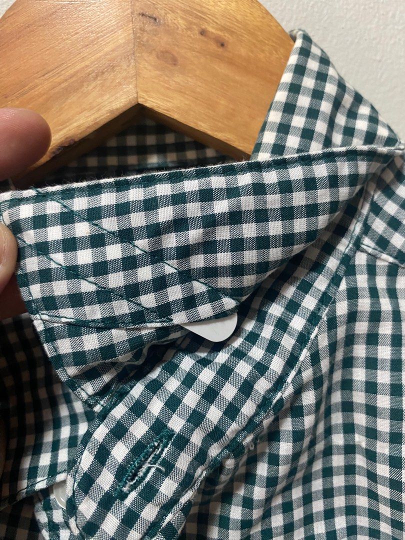 Green Polo - H&M Slim Fit Easy Iron Checkered Shirt (Category: Formal Shirts) located in Pasig City. Submitted by ronmad38148 (Listing ID 1399502125, Image 3). Description: - H&M Slim Fit Shirt - Green and white checkered pattern - Size: XS/S - Easy iron fabric - Button-down front - Long sleeves - Classic collar and buttoned cuffs - Lightweight material - Suitable for casual and semi-formal occasions Color: Green Size: Fits Extra Small - Small Bo