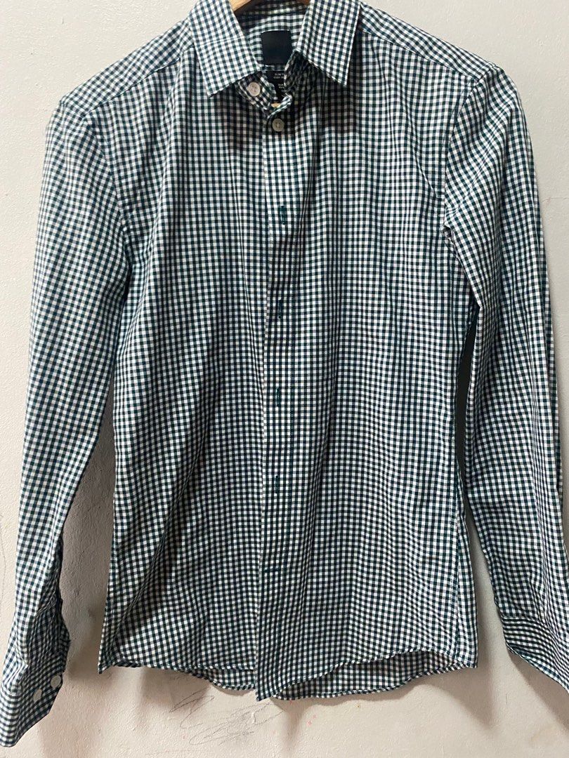 Green Polo - H&M Slim Fit Easy Iron Checkered Shirt (Category: Formal Shirts) located in Pasig City. Submitted by ronmad38148 (Listing ID 1399502125, Image 1). Description: - H&M Slim Fit Shirt - Green and white checkered pattern - Size: XS/S - Easy iron fabric - Button-down front - Long sleeves - Classic collar and buttoned cuffs - Lightweight material - Suitable for casual and semi-formal occasions Color: Green Size: Fits Extra Small - Small Bo