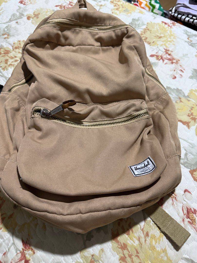 Herschel Backpack unisex in Khaki 💜 (Category: Backpacks) located in Marikina City. Submitted by minimalist27 (Listing ID 1399556949, Image 2). Description: no flaws rfs: not using anymore.