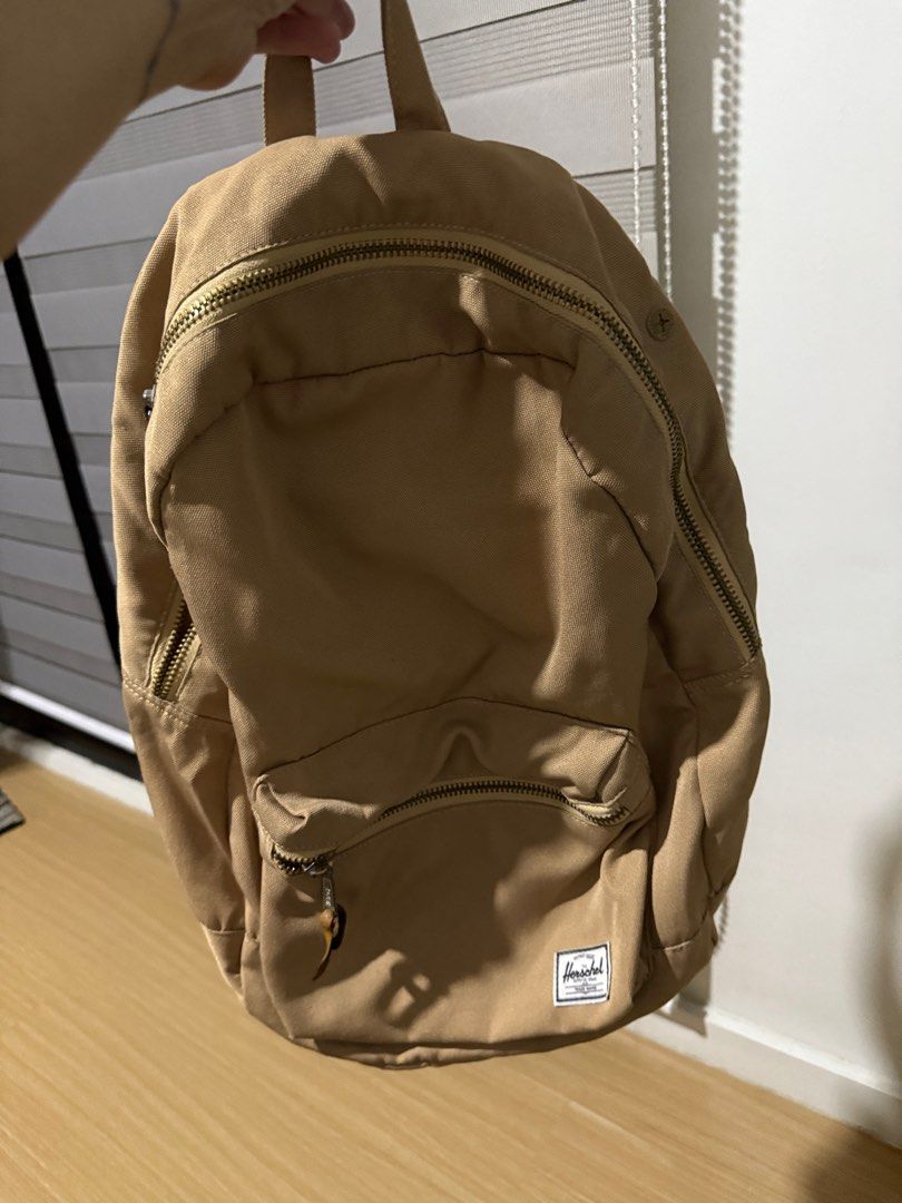 Herschel Backpack unisex in Khaki 💜 (Category: Backpacks) located in Marikina City. Submitted by minimalist27 (Listing ID 1399556949, Image 1). Description: no flaws rfs: not using anymore.