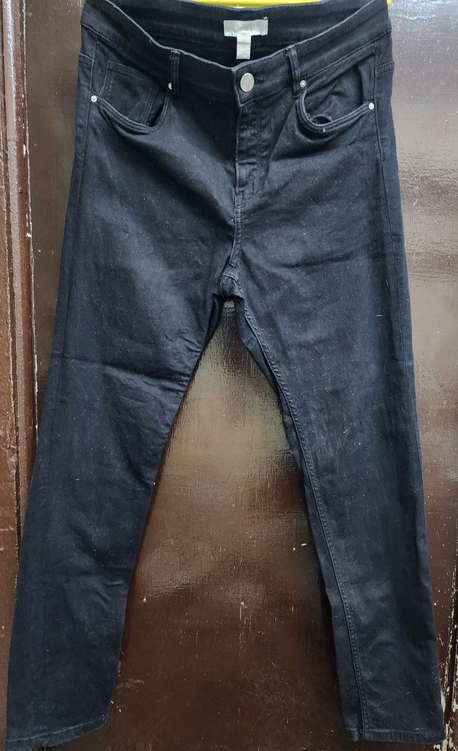 H&M Black Jeans - EUR 42P (Category: Jeans) located in Las Pinas. Submitted by yramerim (Listing ID 1399536902, Image 1). Description: Size: Mode of payment: Gcash,maya or rcbc Courier: LBC PLEASE MANAGE YOUR EXPECTATIONS. PRELOVED ITEMS NO CANCELLATION NO COD NO RETURN/NO EXCHANGE - H&M black jeans - Size: EUR 42P, UK 14P, CN 160/80A - Classic five-pocket design - Button and zipper closure - Denim material - Straight leg cut.