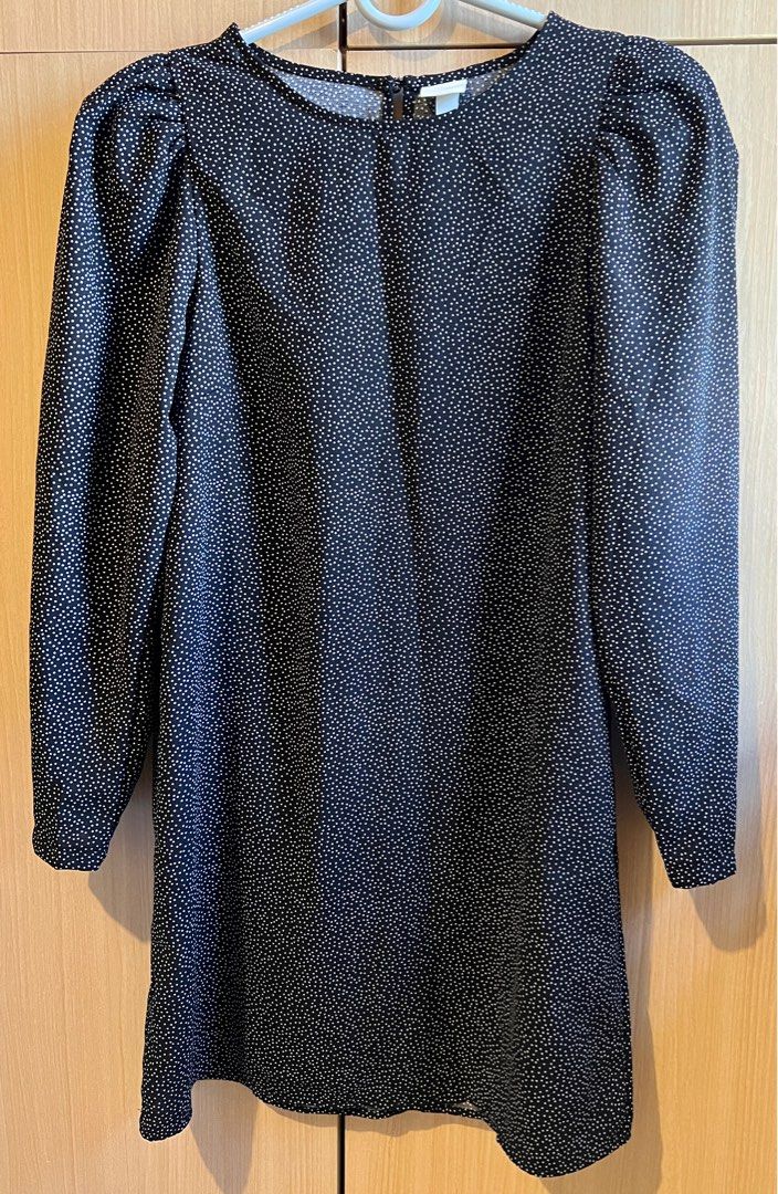 H&M mini dress (Category: Dresses) located in San Fernando. Submitted by klutzy_kloset (Listing ID 1399520291, Image 1). Description: For sale: Original H&M mini dress in micro polkadot print. Barely used. Runs around 3 inches above the knee (5”4 height). Size is Small but can fit up to Medium. Perfect for parties this holiday season..