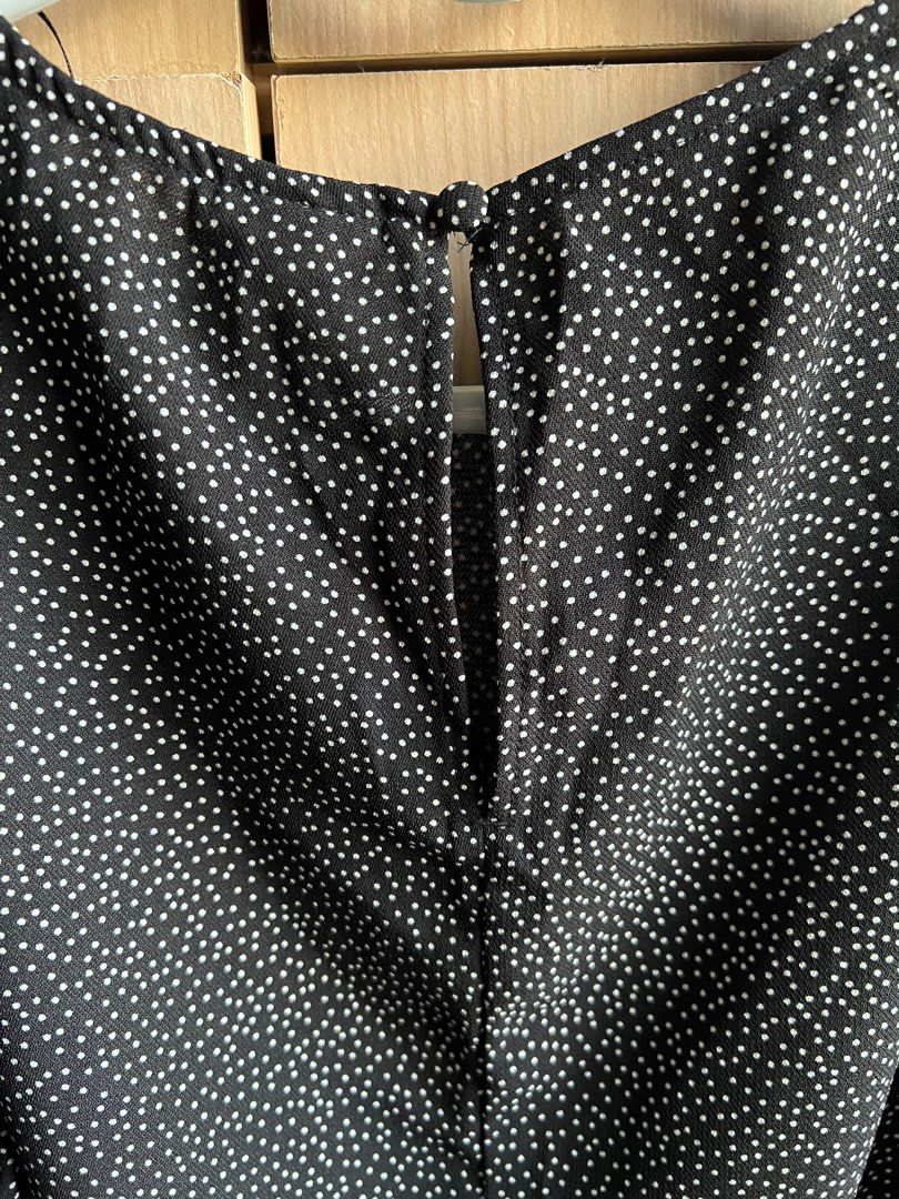 H&M mini dress (Category: Dresses) located in San Fernando. Submitted by klutzy_kloset (Listing ID 1399520291, Image 3). Description: For sale: Original H&M mini dress in micro polkadot print. Barely used. Runs around 3 inches above the knee (5”4 height). Size is Small but can fit up to Medium. Perfect for parties this holiday season..