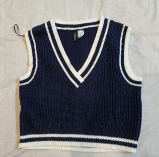 (Category: ) located in . Submitted by lunaepreloved (Listing ID 1399490331, Image 1). Description: .