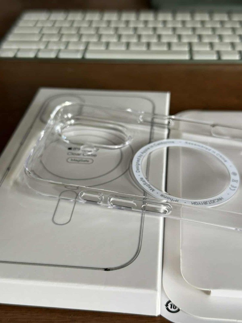 iPhone 17 MagSafe Clear Case [NON YELLOWING SLIM FIT] (Category: Cases & Sleeves) located in Manila. Submitted by zionmerced (Listing ID 1399491277, Image 3). Description: Available for iPhone 13 to 17 pro max :) pm me po.