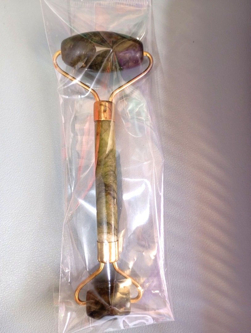 Jade Roller Face and Neck (Category: Face Care) located in Quezon City. Submitted by an.marie (Listing ID 1399448936, Image 1). Description: .