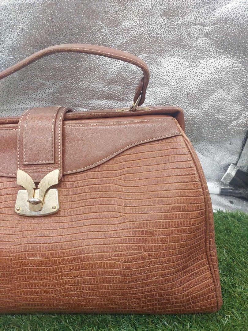 Japan Surplus Doctor’s Bag (Category: Tote Bags) located in Quezon City. Submitted by eilgaraje (Listing ID 1399551919, Image 3). Description: Japan Surplus Doctor’s Bag 💼 Classic at elegant look ✨ May konting mantsa at light scratch lang (halos di pansin 😉) Matibay, spacious, at perfect pang everyday o pang office use! 👉 DM for price 💬.