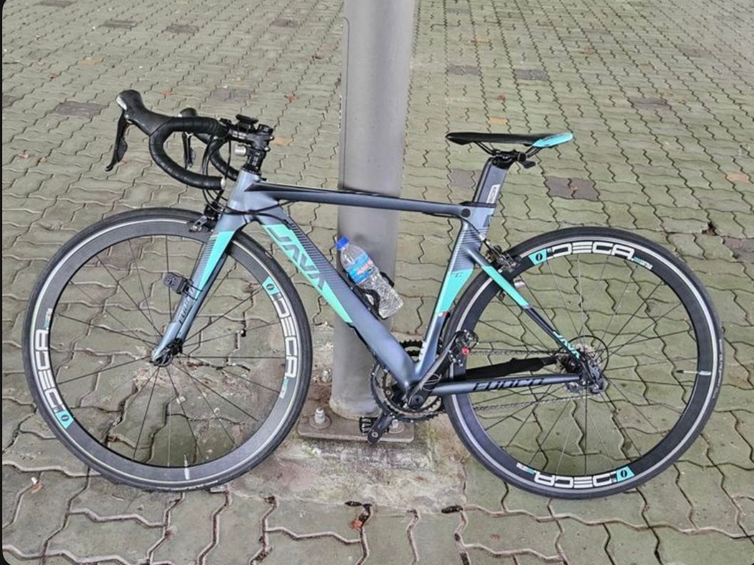 Java Fuoco roadbike (Category: Bicycles) located in Singapore. Submitted by cosylilcloset (Listing ID 1399572513, Image 2). Description: Selling off my Java Fuoco due to upgrading of bicycle Retail going around for $1400 Frame: ALLOY 7005 FUOCO Size: 46 Fork: Carbon T1000 Crankset: DECA CNC 53-39 Shifters: SHIMANO 105 5800 Speed: 22 Chain: Shimano 11S Wheel: DECA AL WHR42 Seat post: Deca Handlebar: Deca AL 400 Minor cosmetic scratches from past r