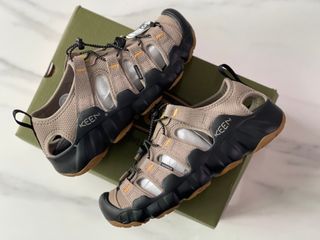 KEEN NEWPORT 戶外涼鞋溯溪鞋  男女款  灰黑色  size36 37 38 39 40 41 42 43 44 4564238578217346110