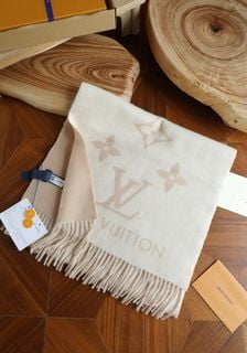 LOUIS VUITTON 字母保暖時尚羊絨絨線圍巾女款棕色/米色64238735919617110