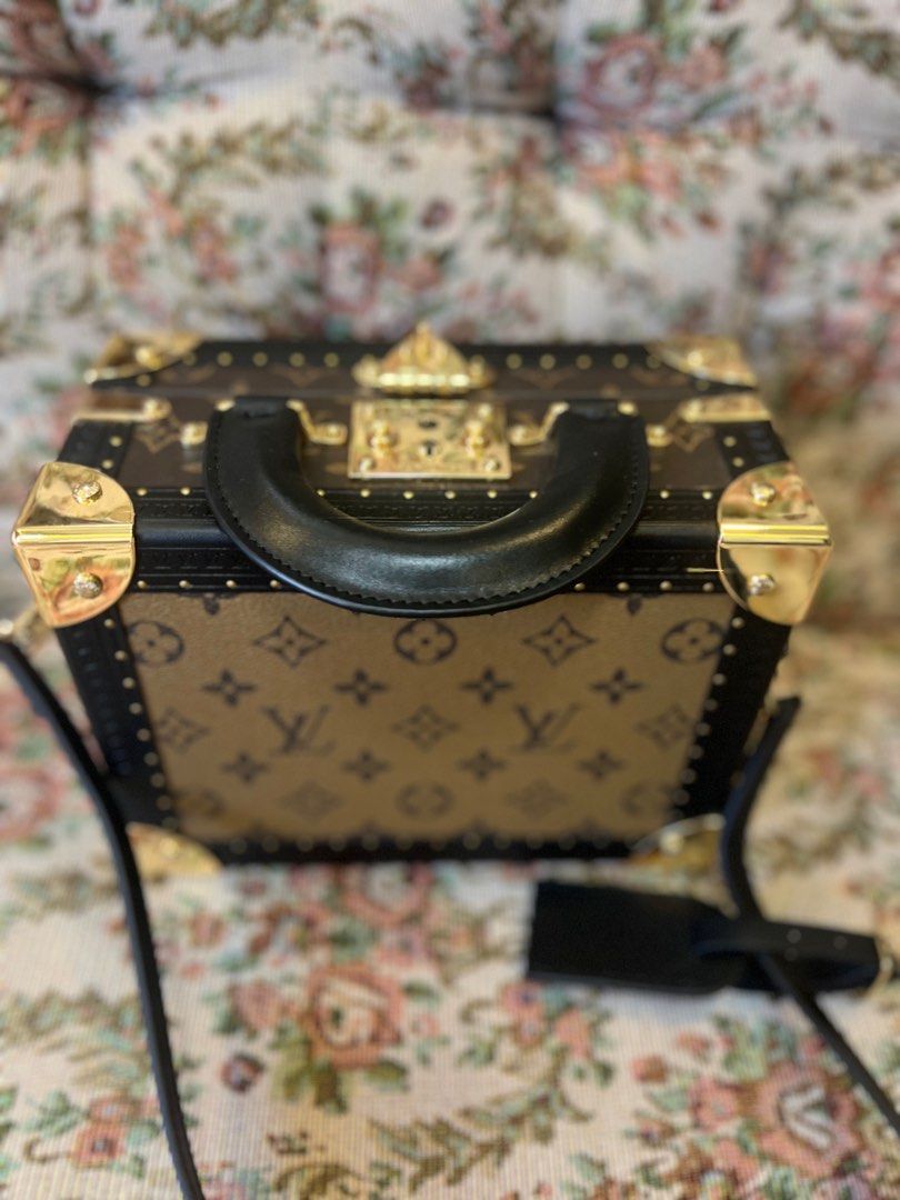 Louis Vuitton Petite Malle Handbag Reverse (Category: Luxury Bags & Wallets) located in Candelaria. Submitted by sac_du_jour (Listing ID 1399593052, Image 3). Description: - Louis Vuitton Petite Malle - Iconic monogram canvas - Black leather trim - Gold-tone hardware - Top handle and detachable shoulder strap - Structured trunk design - Secure clasp closure - Adds a touch of luxury.
