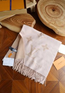 LOUIS VUITTON REYKJAVIK 流蘇徽標裝飾絨線圍巾女款粉色64237565637762110