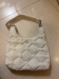 Lululemon 新款Hobo包包64239408138626110