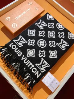 🌟Quality Assurance🌟 LV Scarf in Soft Plush Size: 34x220cm64245341620097110