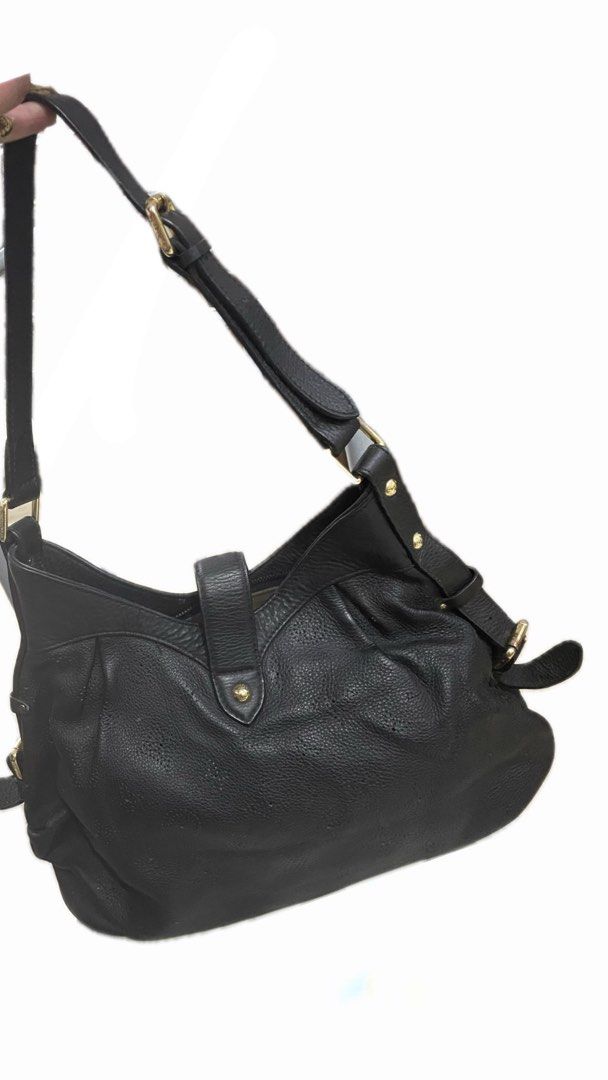 LV hobo bag (Category: Shoulder Bags) located in Paranaque City. Submitted by mura_finds (Listing ID 1399588316, Image 2). Description: .