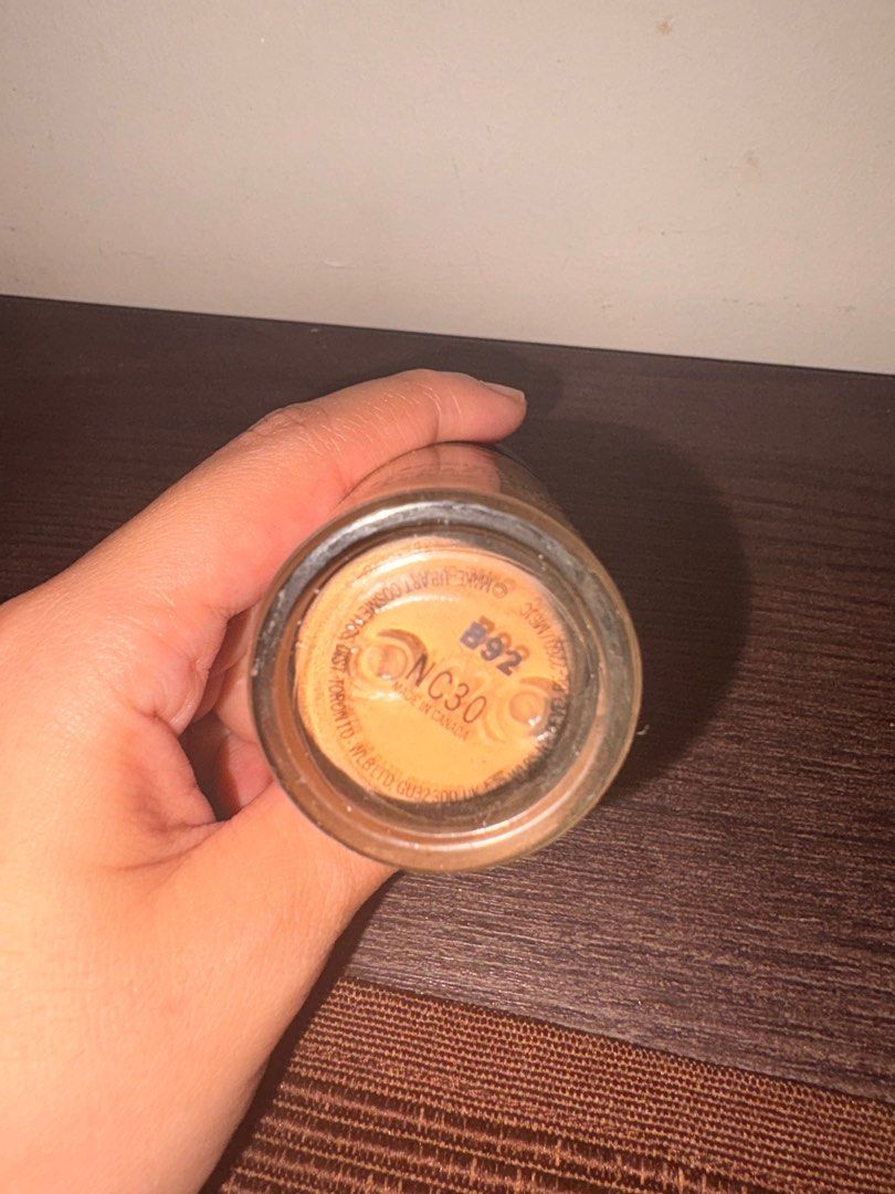 MAC STUFIO FIX FLUID NC30 (Category: Makeup) located in Quezon City. Submitted by phil1997 (Listing ID 1399477172, Image 2). Description: Wrong shade .