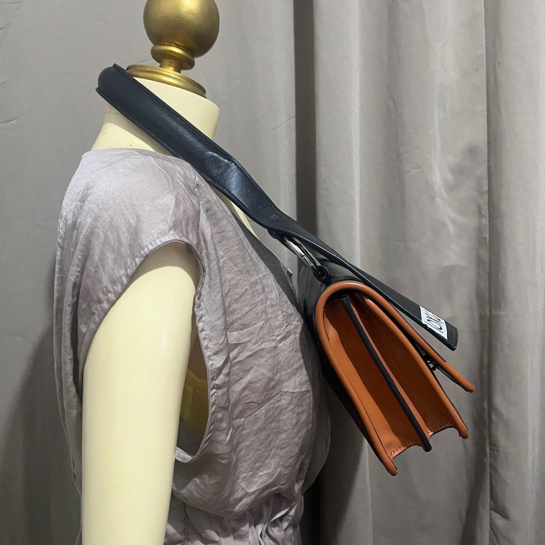 Marni Shoulder Bag (Category: Luxury Bags & Wallets) located in Cabadbaran. Submitted by dfgthriftology (Listing ID 1399593857, Image 3). Description: .
