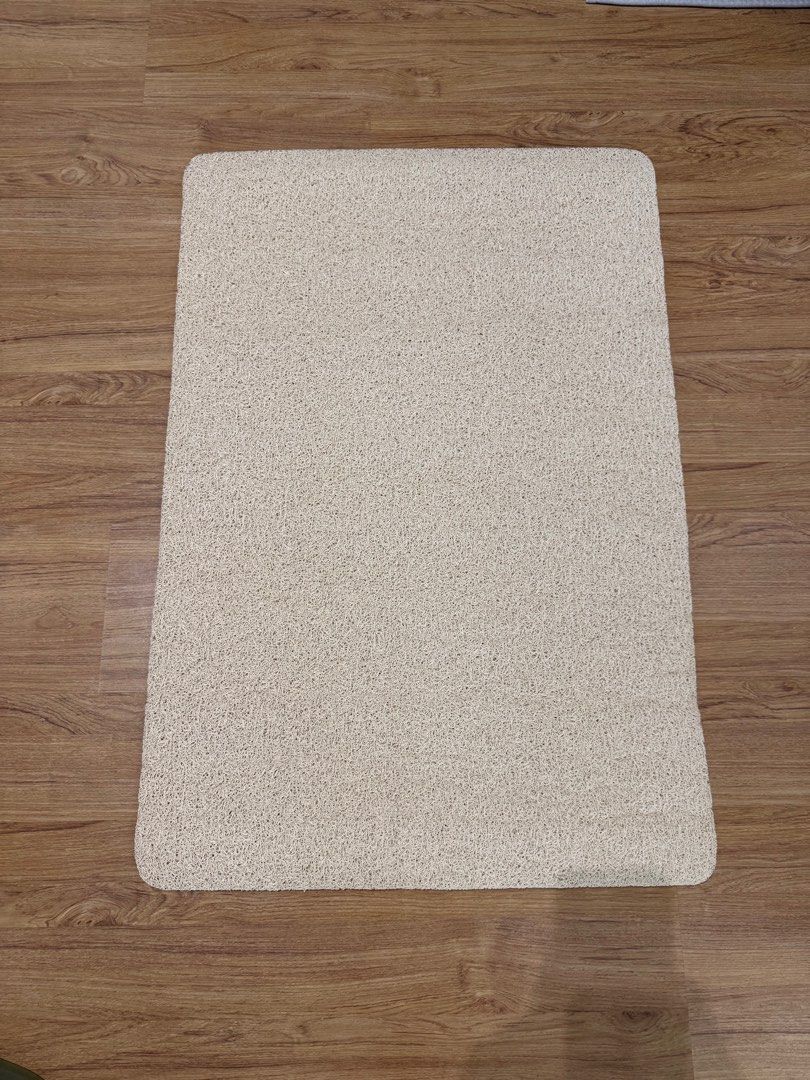 Non-Slip Bath Mat 60x90cm (Category: Bedding & Towels) located in Paranaque City. Submitted by somegooodstuff (Listing ID 1399596178, Image 2). Description: - Non-slip design for safety - Never Used.