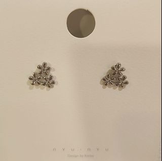 NYU NYU Korean Design Silver Flower Earrings (Stud Style)64238420181378110