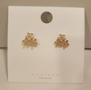 NYU NYU 韓國設計 拼色相連小花耳環 (耳針款)64238420141953110