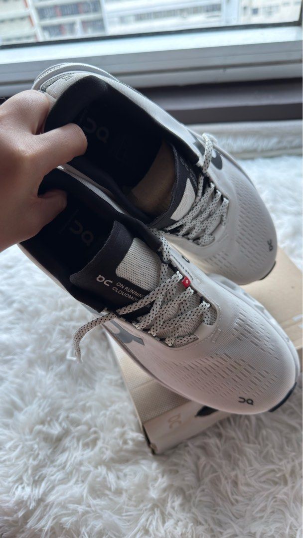 On Cloudmonster 2 White Frost Running Shoes (Category: Sneakers) located in Makati City. Submitted by severusss (Listing ID 1399467480, Image 3). Description: - On Cloudmonster 2 running shoes - Color: White - Size: 9W - Includes original box - only used once - bought in Sm Aura for ₱9,890 Selling for ₱8,700.