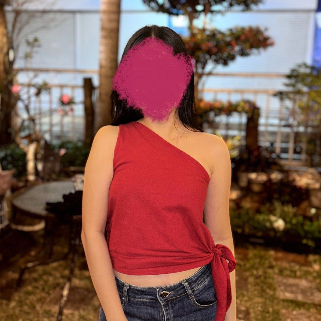 One-shoulder Linen Red top (Category: Sleeveless) located in Manila. Submitted by mscyaa.declutter (Listing ID 1399485224, Image 1). Description: used only once for my birthday locally made by @RNBlocale on IG cotton-linen fabric bust size up to 33”-34” (based from their sizing) waist: 27-28 length: 18.5” location: nueva vizcaya.