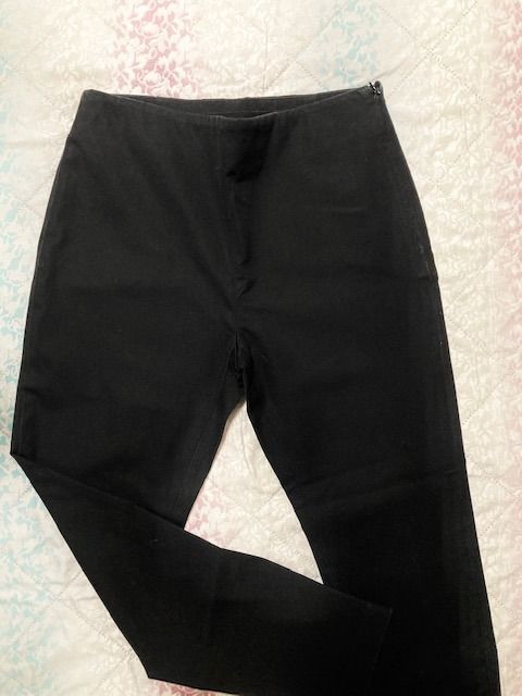 Pre-loved Authentic Uniqlo Rayon Office Pants Size Medium (64 cm) (Category: Other Bottoms) located in Paranaque City. Submitted by vanitelab (Listing ID 1399546390, Image 1). Description: Preloved Authentic Uniqlo Office Pants In very good condition Product Information: Size: Medium (waist 64cm, hip 91cm) Measurements when laid flat: waist - 14 inches (28 inches) hips - 17 inches (34 inches) length - 32 inches waist to crotch - 10 inches Color: 