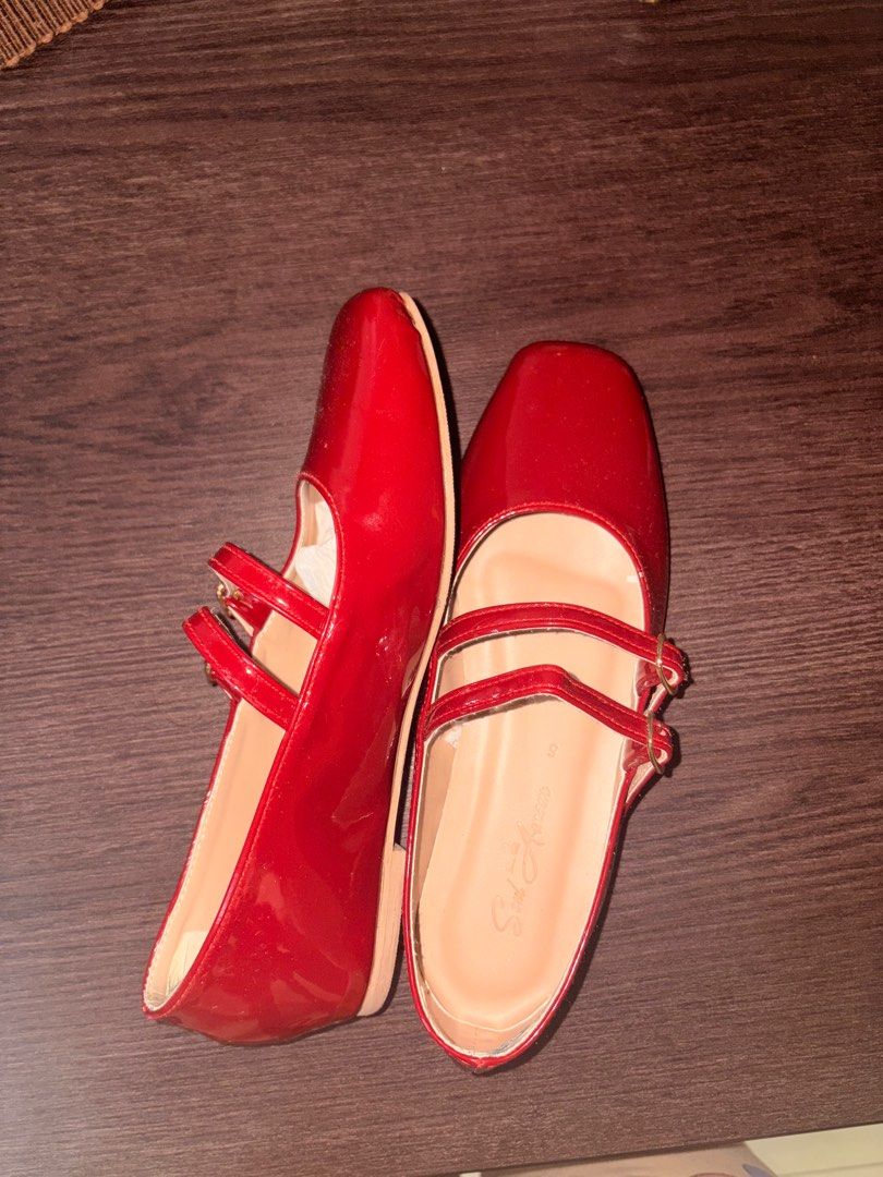 Red Mary Jane Shoes (Category: Flats & Sandals) located in Quezon City. Submitted by phil1997 (Listing ID 1399476754, Image 1). Description: Glossy Red Mary Jane shoes Size 5 Worn only twice .