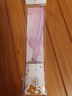 Relaxing with a Rilakkuma Comb64243381683074110