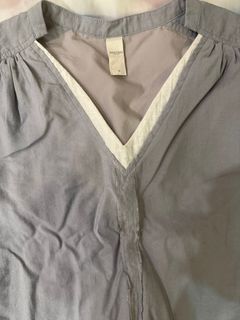 Rococo淺灰色V領上衣64239924152833110