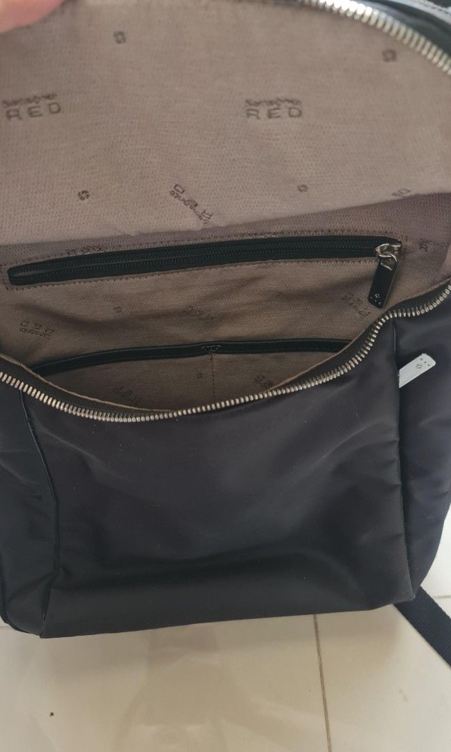 Samsonite Red Backpack (Category: Backpacks) located in Pasig City. Submitted by dayarama (Listing ID 1399592561, Image 2). Description: Has lots of compartments Good for office or school Can fit 13inch laptop Needs cleaning.