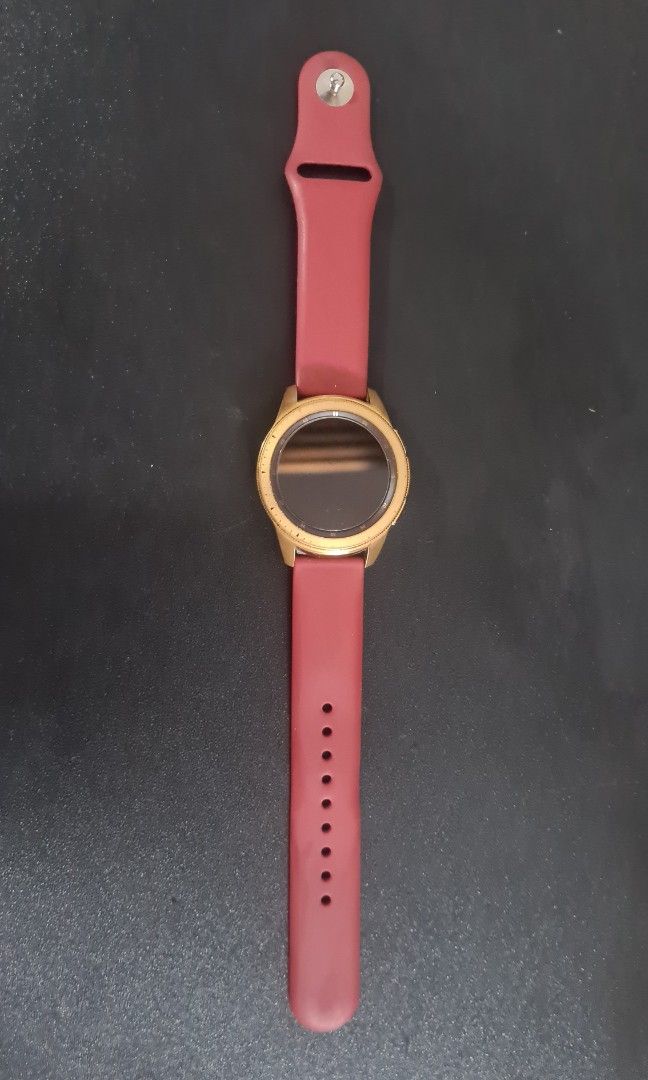 SAMSUNG Galaxy Smart Watch (Category: Women's Watches) located in Paranaque City. Submitted by lorem45 (Listing ID 1399566338, Image 2). Description: with box and charger.