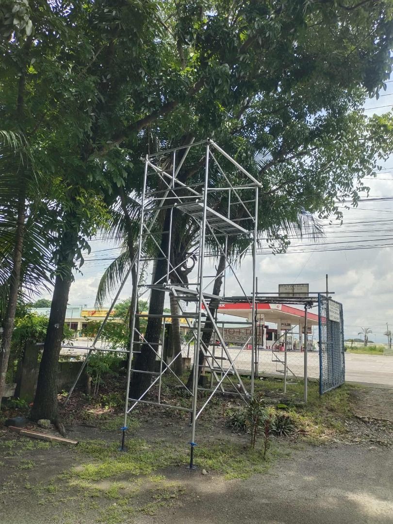 Scaffolding For Rent (Category: Construction & Building Materials) located in Quezon City. Submitted by viehrezisabela16 (Listing ID 1399529522, Image 2). Description: Complete scaffolding set, including metal pipes, clamps, and adjustable base plates. Ideal for construction or renovation projects. The set includes various components for building a stable and secure scaffolding structure. Perfect for both professional contractors and DIY enthusia