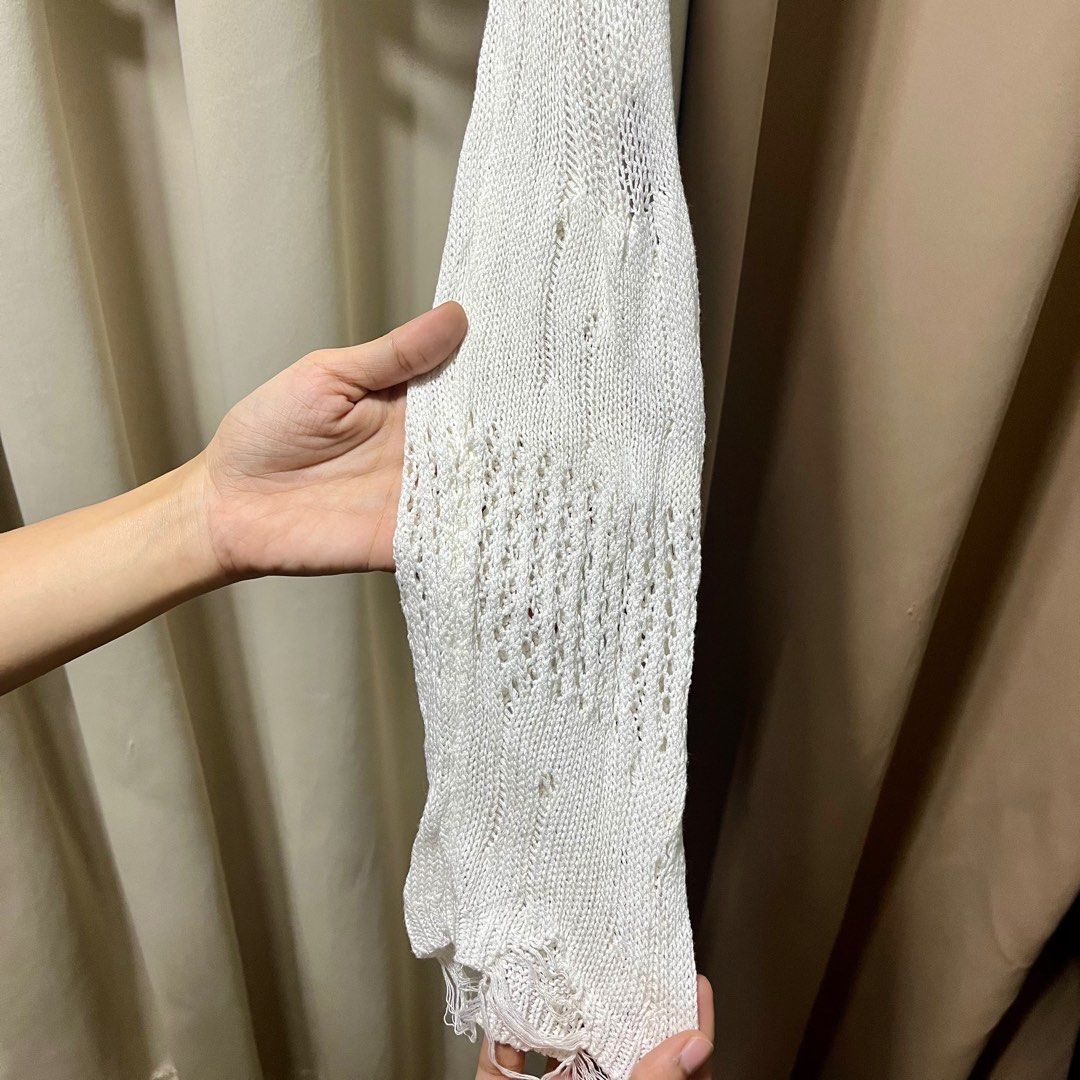 SHEIN White Knitted Top (Category: Others Tops) located in Bulacan. Submitted by ishrm (Listing ID 1399492064, Image 3). Description: Small L - 17cm W - 54cm Sleeve - 59cm.
