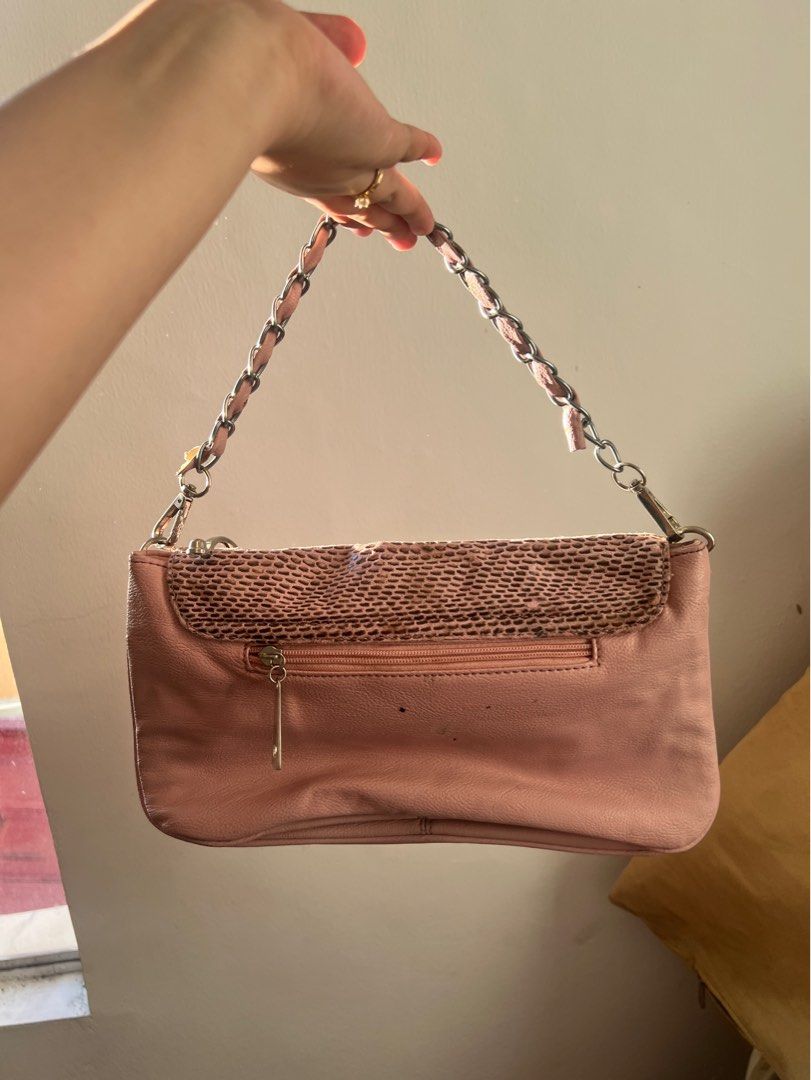 SHOULDER BAG FOR OCCASIONS (PEACH COLOR) (Category: Shoulder Bags) located in Bulacan. Submitted by akcoliva (Listing ID 1399577605, Image 2). Description: Perfect for events and occations Used but not abused. (Need lang punasan) No dents and issue Loc . Sjdm bulacan Mod: same day delivery lala move / grab Jnt (defenda on your loc).