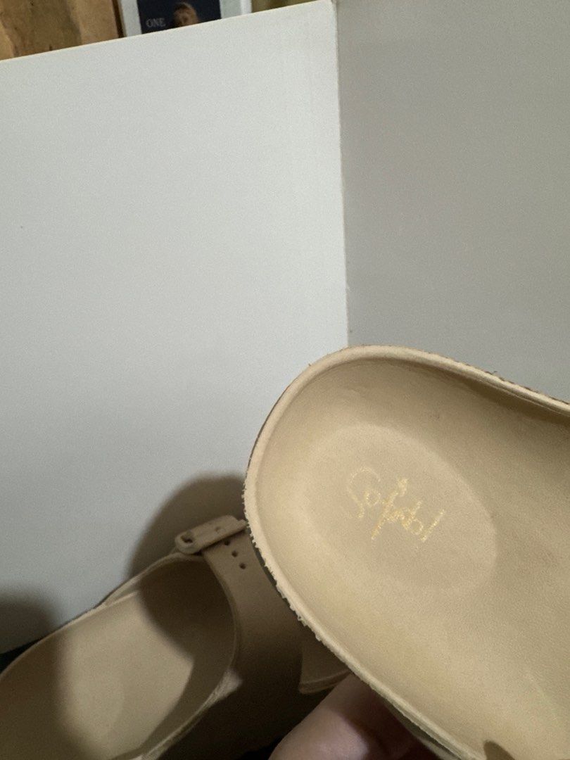 So Fab! Slippers for Women (Category: Flats & Sandals) located in Manila. Submitted by lois.declu (Listing ID 1399556648, Image 3). Description: Like new! Eur 38 US 37 RFS: Declutterring Loc: Manila.